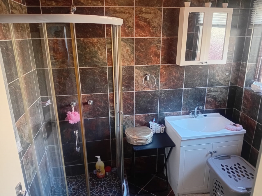 6 Bedroom Property for Sale in Heiderand Western Cape